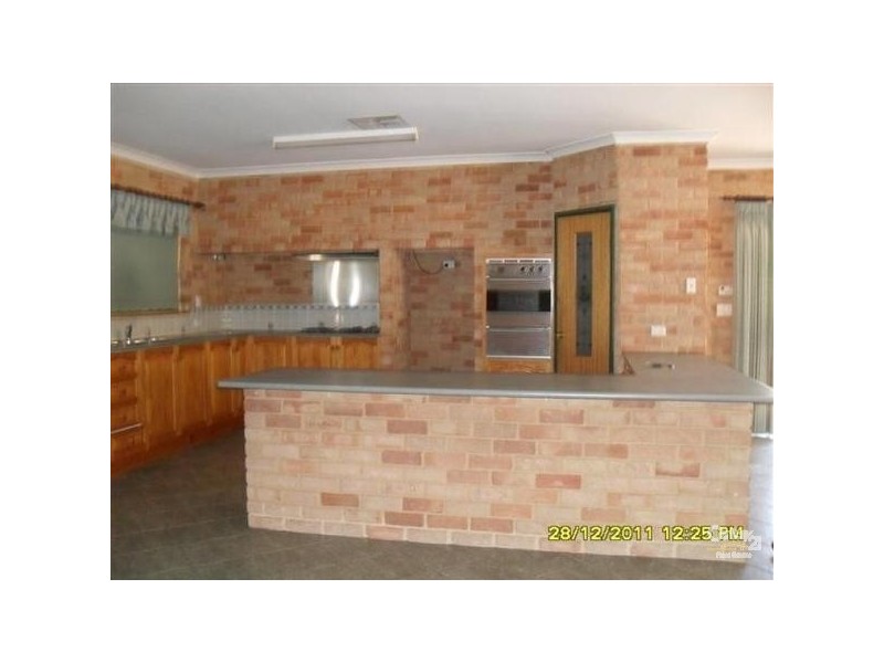 5 Braddock Road, Wellard WA 6170