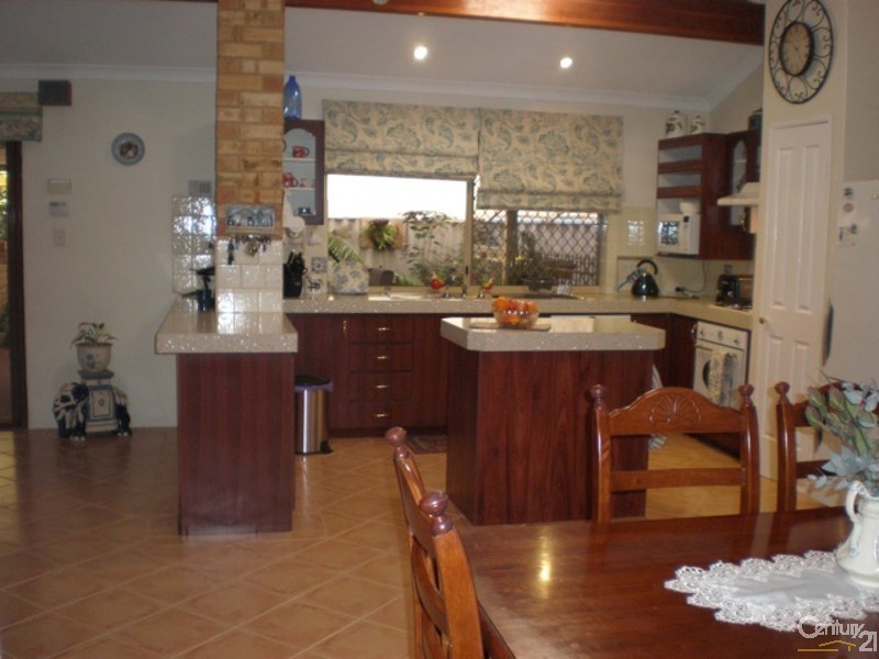 17 St Tropez Court, Port Kennedy WA 6172