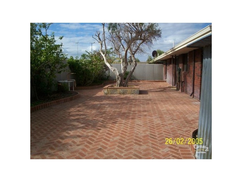 16 Leeder Street, Safety Bay WA 6169