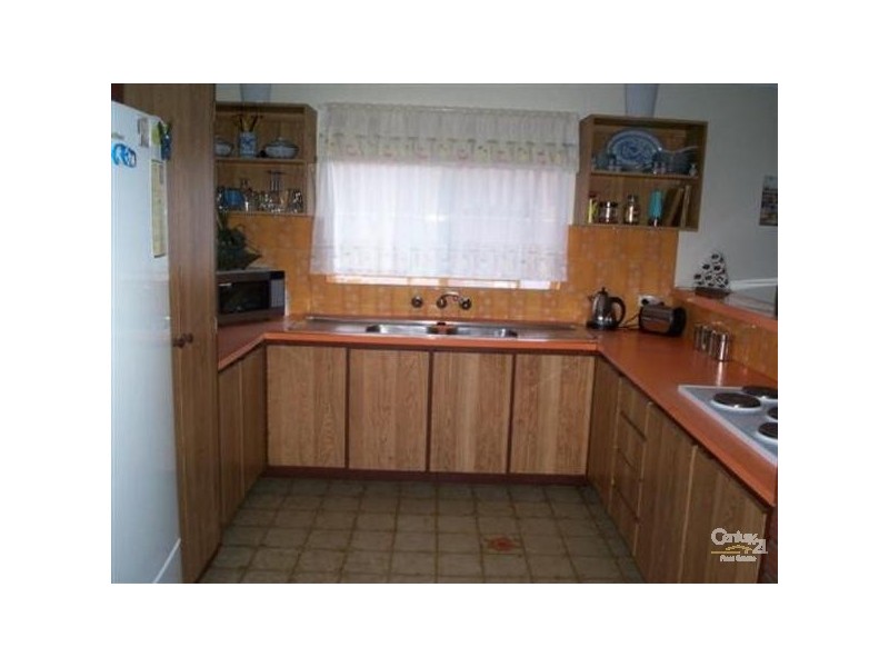 8 Coral Road, Safety Bay WA 6169