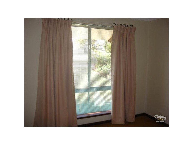 8 Coral Road, Safety Bay WA 6169