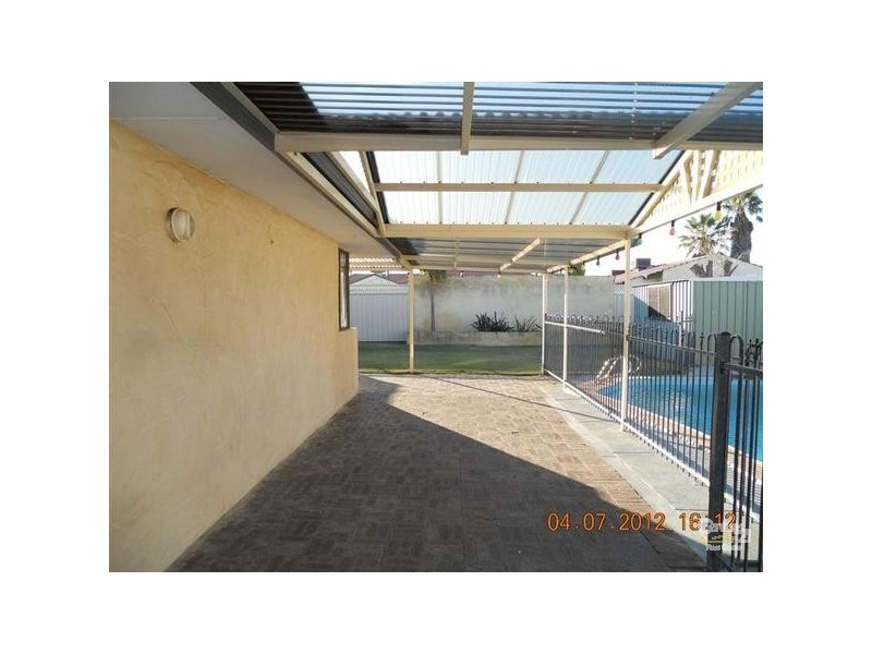 10 Ocean Place, Waikiki WA 6169