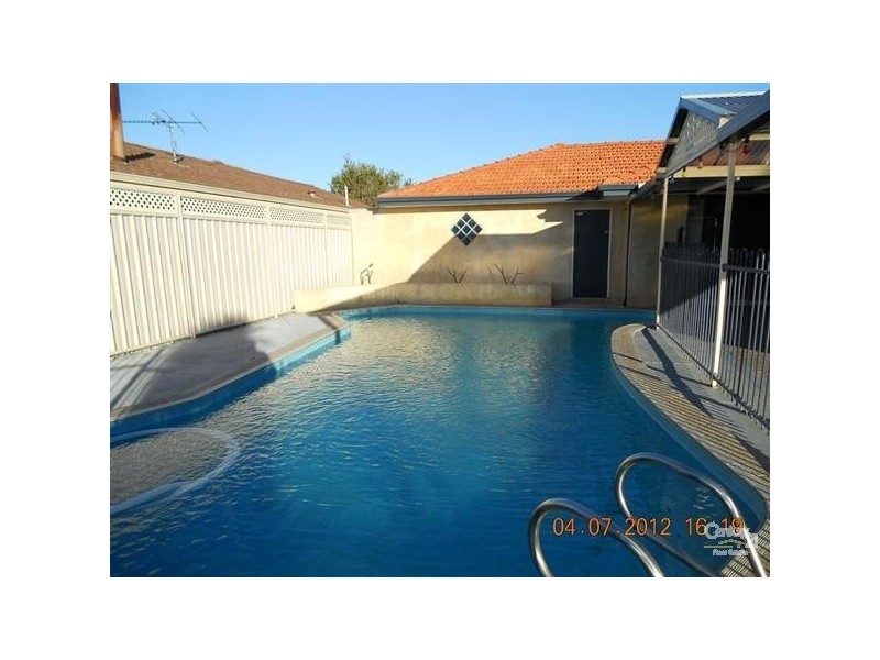 10 Ocean Place, Waikiki WA 6169