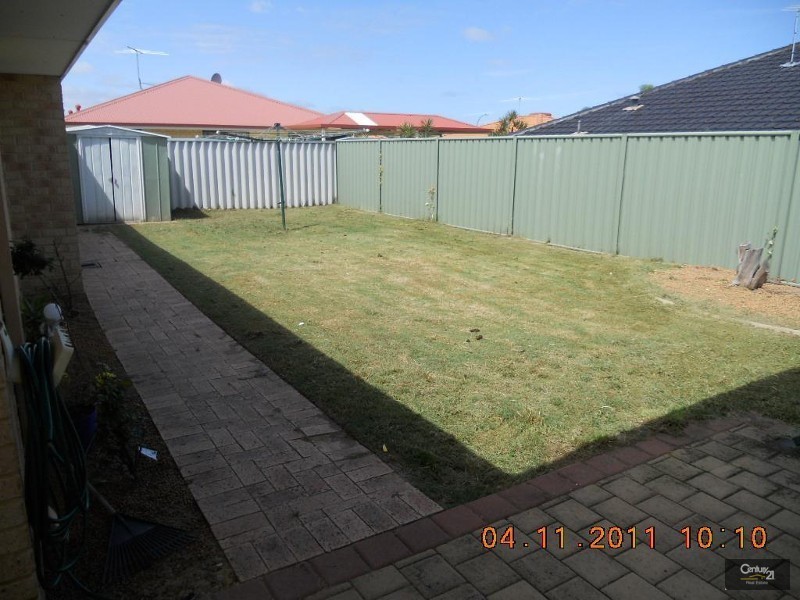 10 Jean Pierre Drive, Warnbro WA 6169