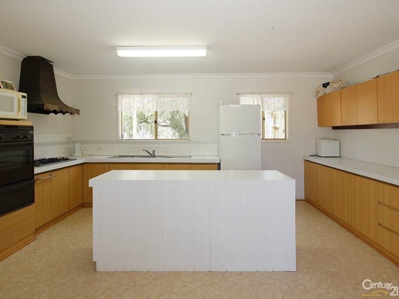 18 Swamp Gum Road, Oakford WA 6121