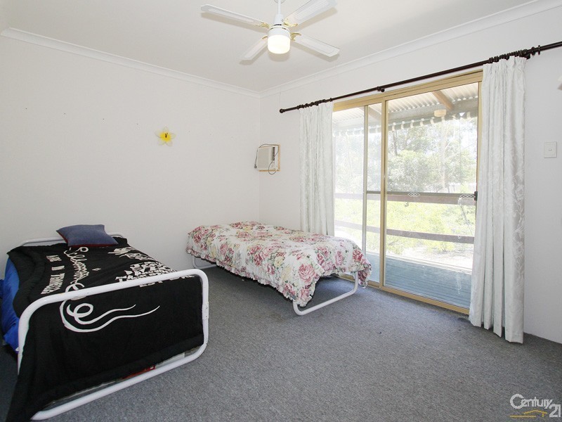 18 Swamp Gum Road, Oakford WA 6121