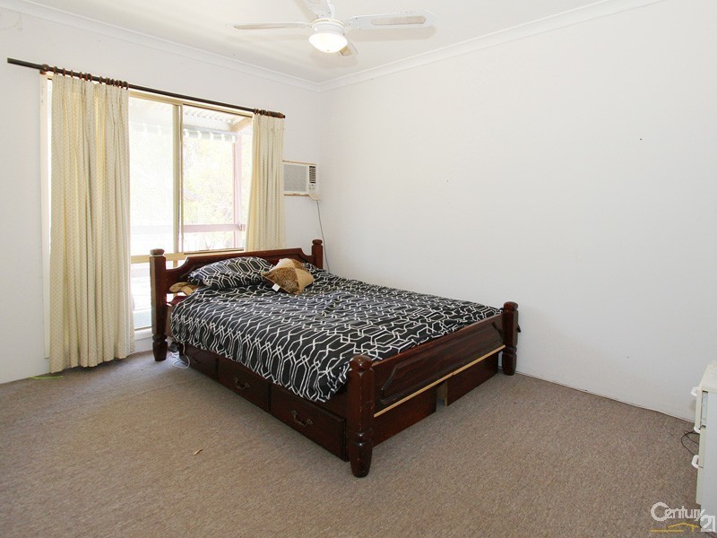 18 Swamp Gum Road, Oakford WA 6121