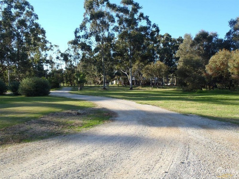 18 Swamp Gum Road, Oakford WA 6121