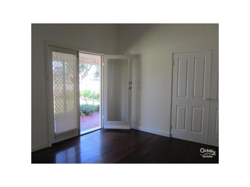 210 Safety Bay Road, Safety Bay WA 6169