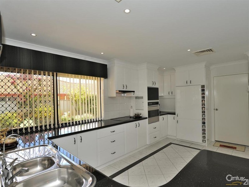 196 Fendam Street, Warnbro WA 6169