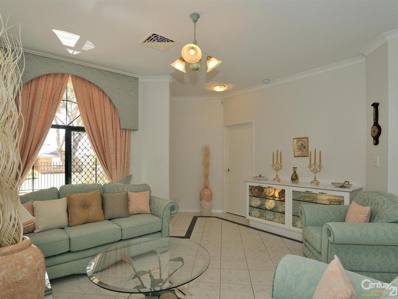 196 Fendam Street, Warnbro WA 6169