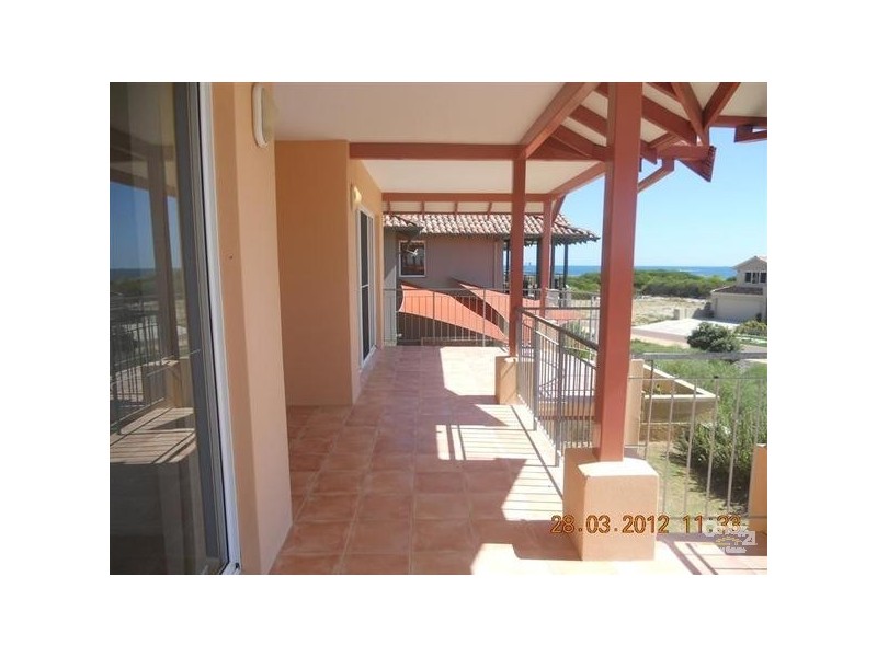 4 Wave Cove, Port Kennedy WA 6172