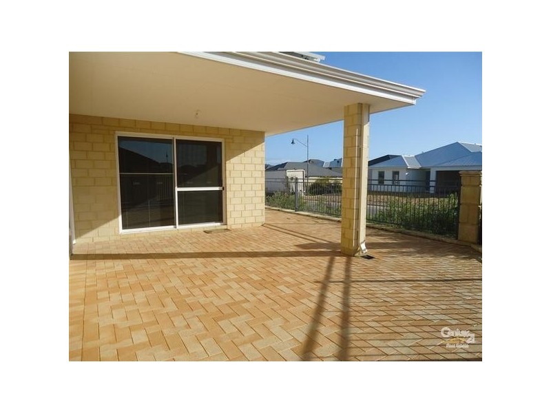 16 Johanna Way, Secret Harbour WA 6173