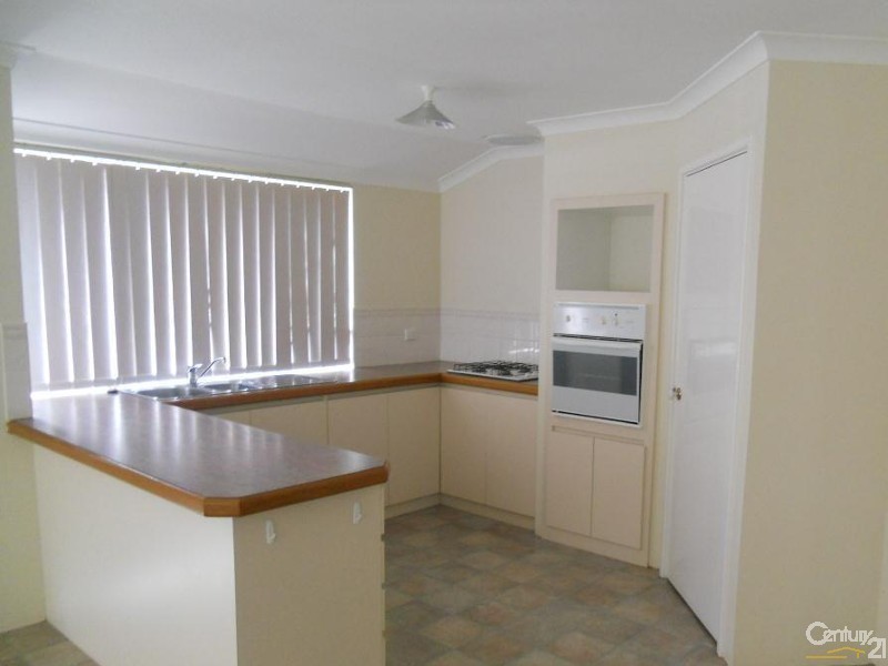 45 Silvertop Circle, Warnbro WA 6169