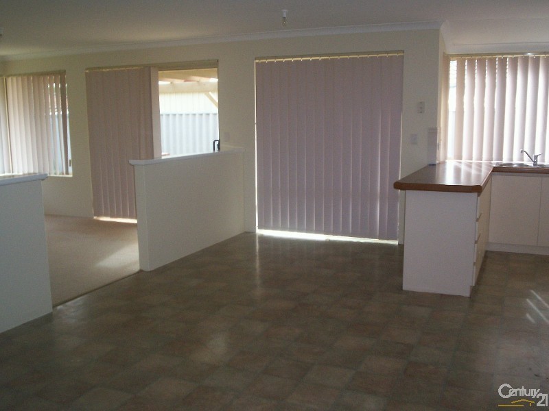 45 Silvertop Circle, Warnbro WA 6169