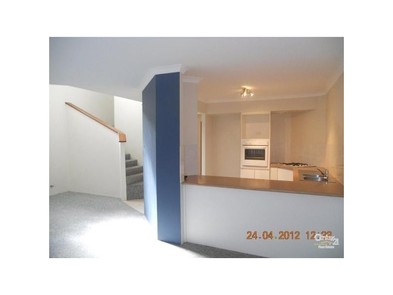 11/4 Marlo Place, Waikiki WA 6169