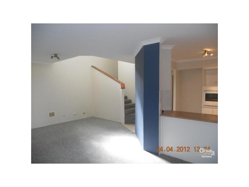 11/4 Marlo Place, Waikiki WA 6169