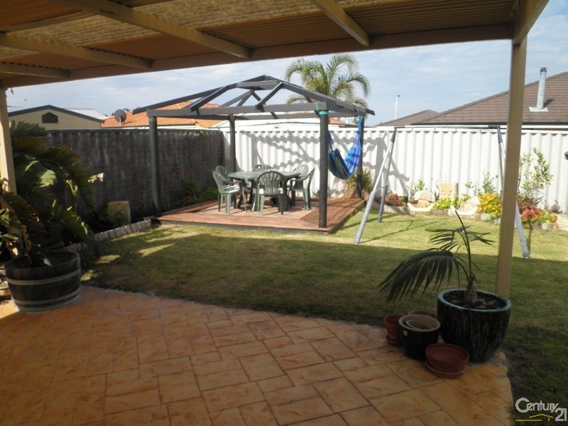 4 Skipjack Way, Warnbro WA 6169