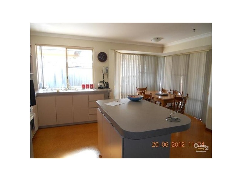 25 Dress Circle, Warnbro WA 6169