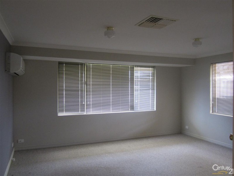 41 Montebourg Meander, Port Kennedy WA 6172