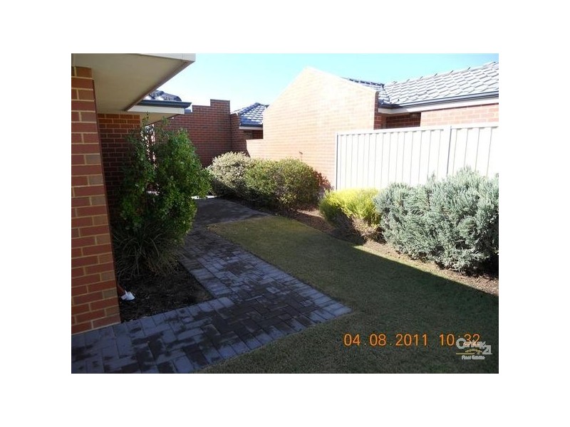 11 Riaza Parkway, Port Kennedy WA 6172