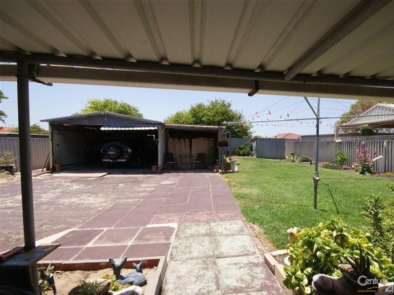 34 McCormick Street, Warnbro WA 6169