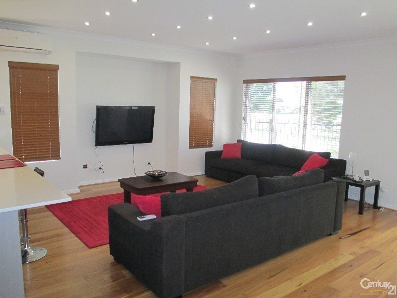 18 Waterfront Parkway, Shoalwater WA 6169