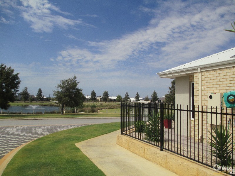 18 Waterfront Parkway, Shoalwater WA 6169