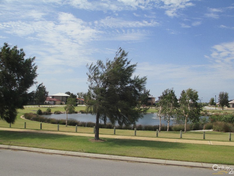 18 Waterfront Parkway, Shoalwater WA 6169