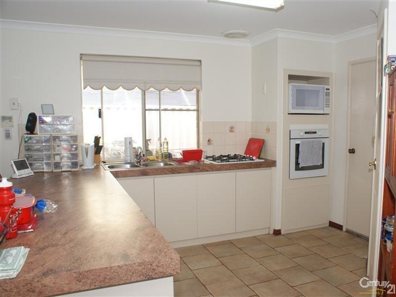 14 Teraglin Way, Warnbro WA 6169