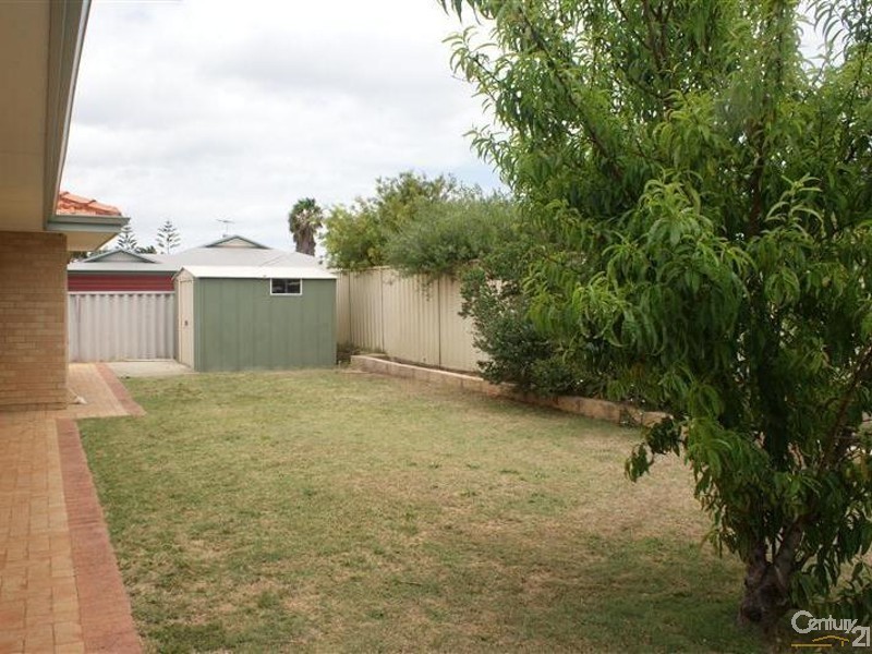 14 Teraglin Way, Warnbro WA 6169