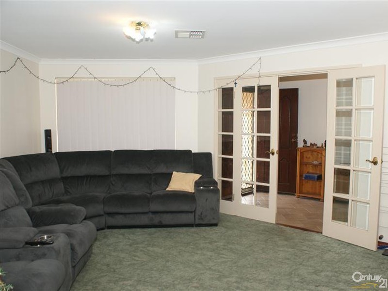 14 Teraglin Way, Warnbro WA 6169