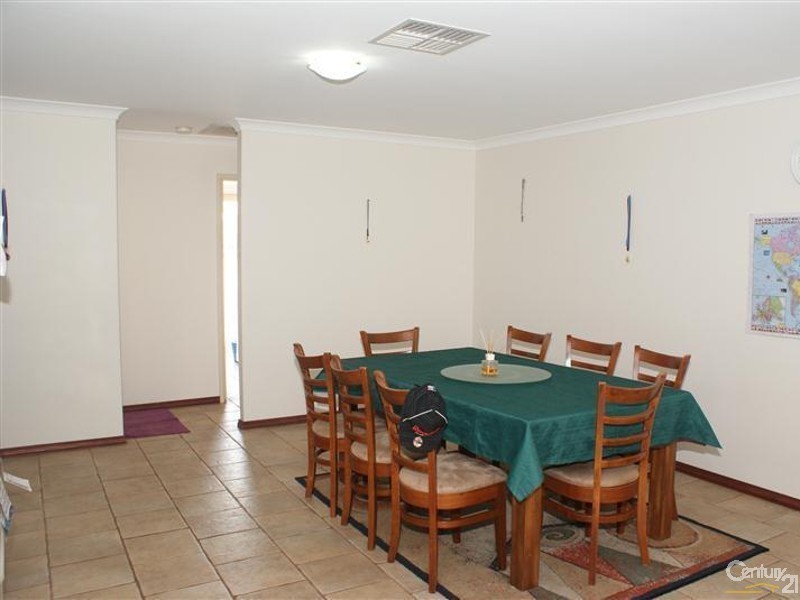 14 Teraglin Way, Warnbro WA 6169