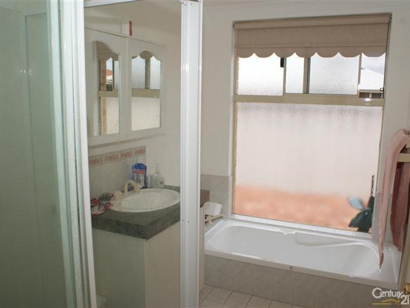 14 Teraglin Way, Warnbro WA 6169