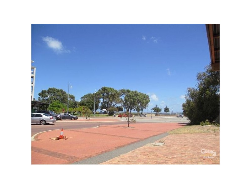 4/2 Wanliss Street, Rockingham WA 6168