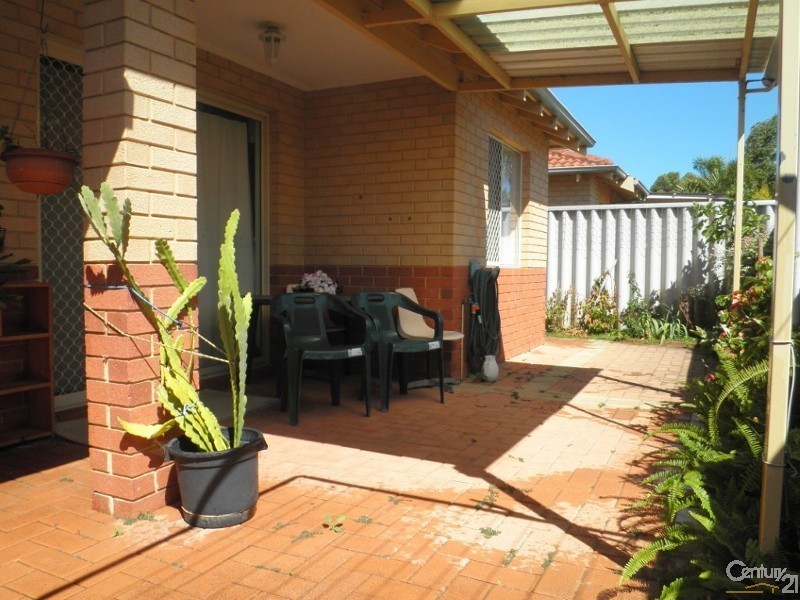 4/1 Ashford Avenue, Rockingham WA 6168