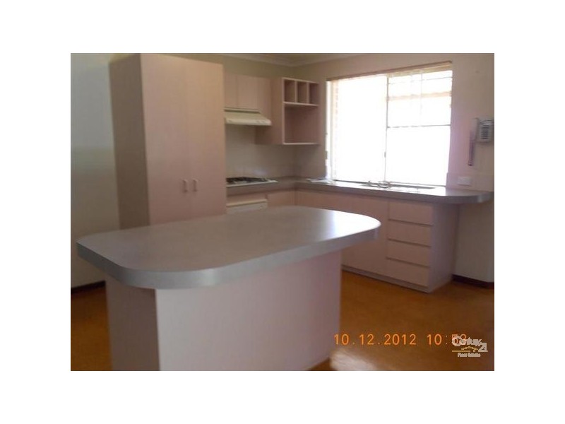 25 Dress Circle, Warnbro WA 6169