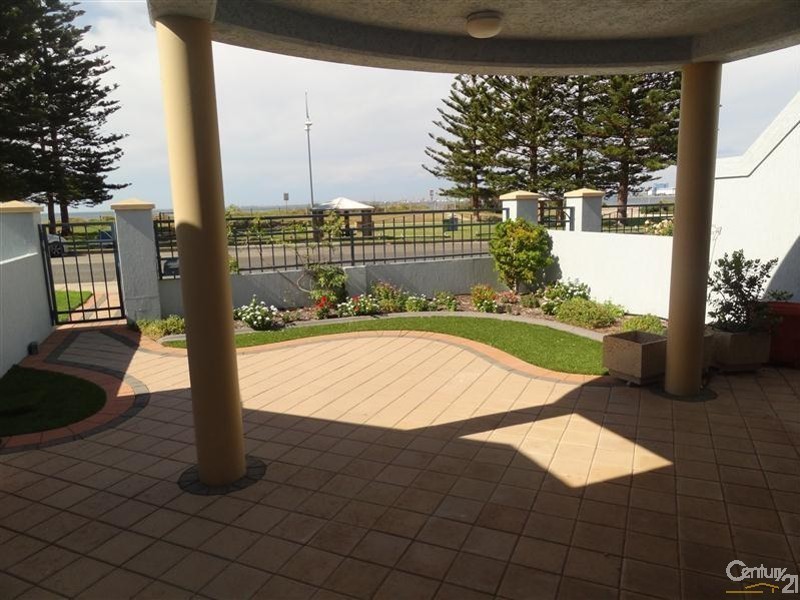 2/47 Esplanade, Rockingham WA 6168