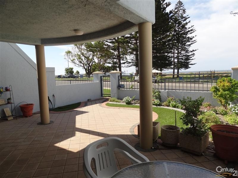2/47 Esplanade, Rockingham WA 6168