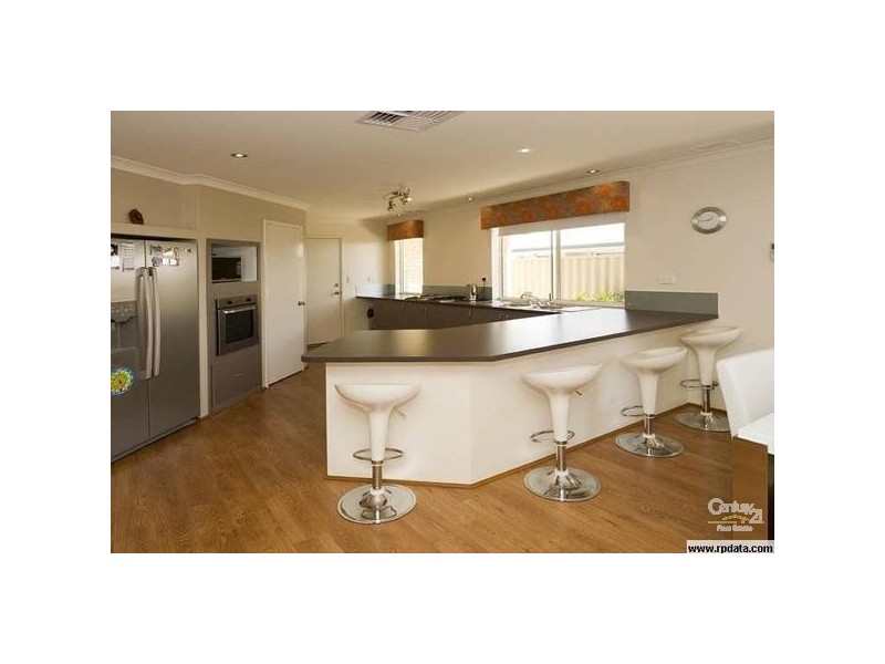 32 Arrowwood Loop, Secret Harbour WA 6173