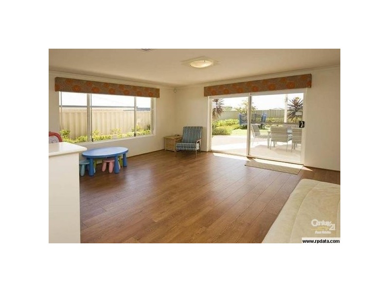 32 Arrowwood Loop, Secret Harbour WA 6173