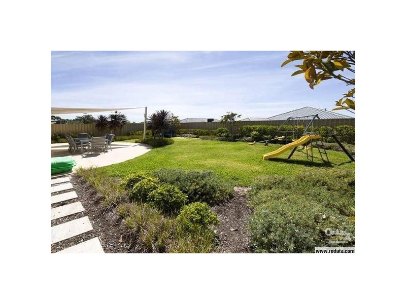 32 Arrowwood Loop, Secret Harbour WA 6173