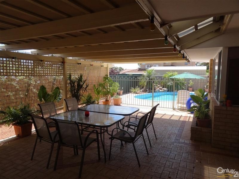 64 Charthouse Road, Waikiki WA 6169