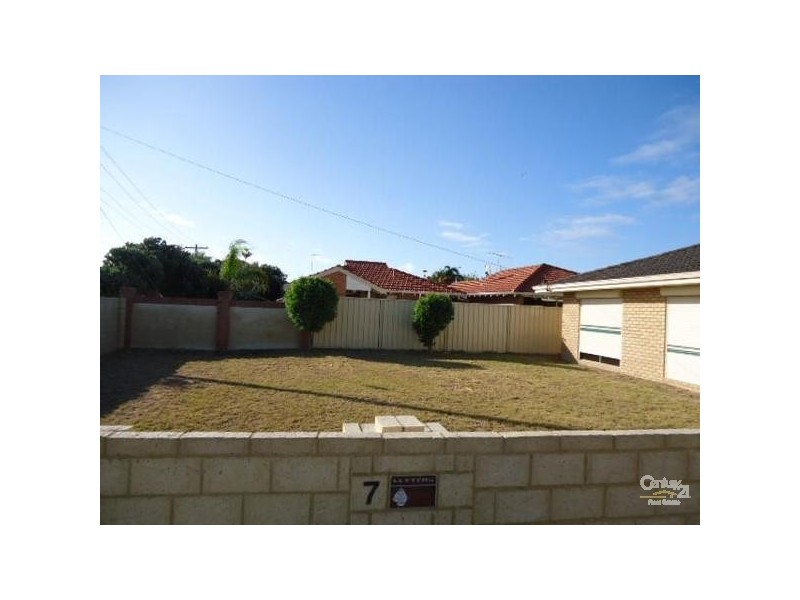 7 Moore Court, Cooloongup WA 6168