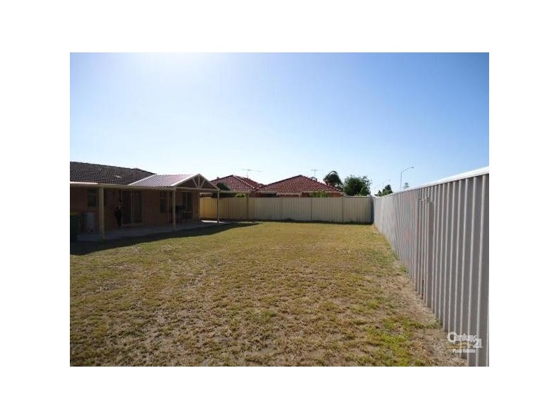 7 Moore Court, Cooloongup WA 6168