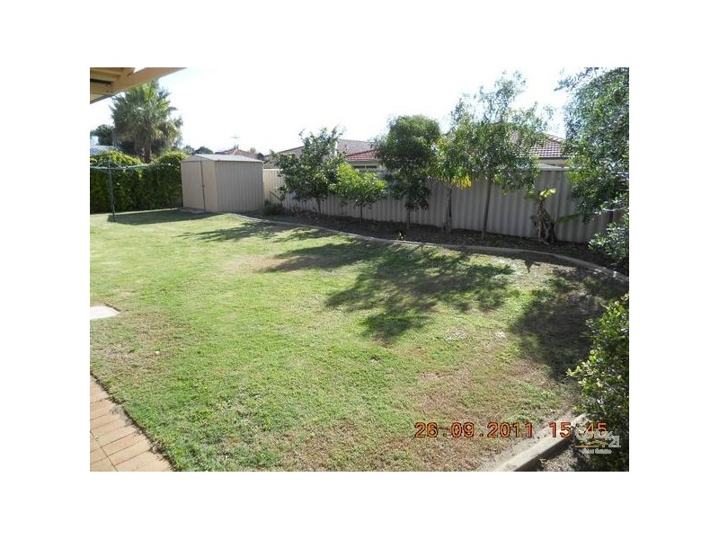 15 Dunlowe Loop, Warnbro WA 6169