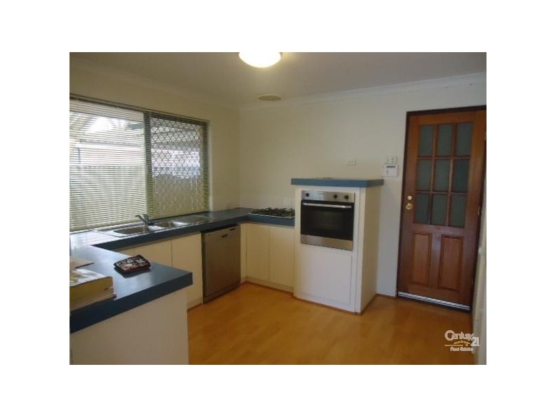 15 Dunlowe Loop, Warnbro WA 6169
