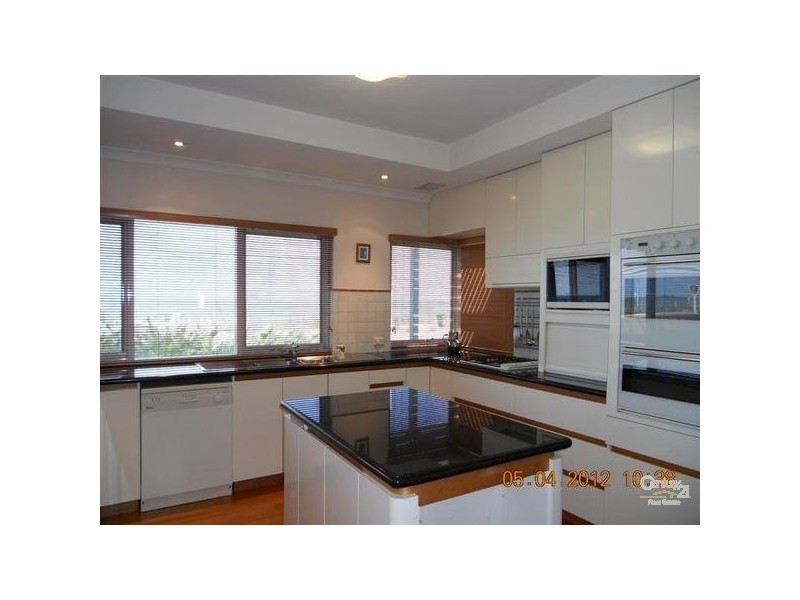 2 Arcadia Drive, Shoalwater WA 6169