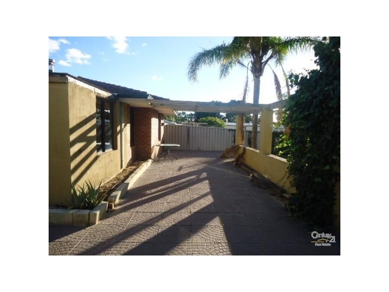 27 Hartland Way, Warnbro WA 6169