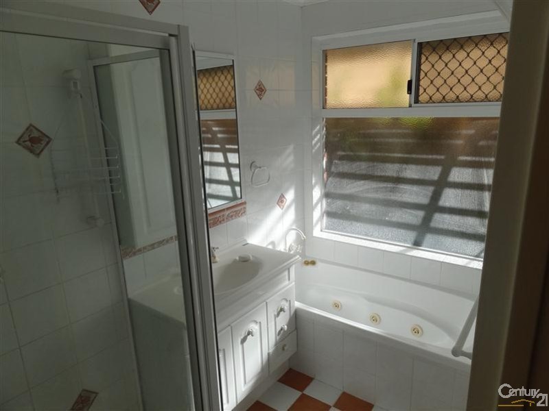 10 Kullaroo Court, Hillman WA 6168